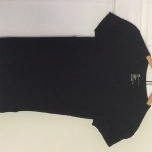 Gap modern crew short-sleeved black tee.